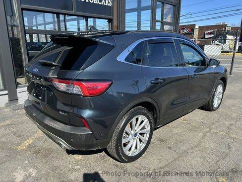 Used 2022 Ford Escape Titanium w/ Titanium Elite Package AWD/4WD image 2