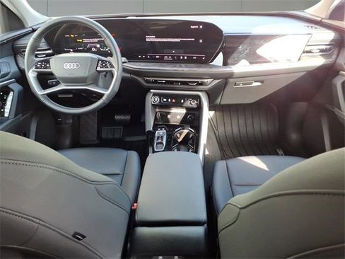 Used 2025 Audi Q5 Premium w/ Convenience Package image 10
