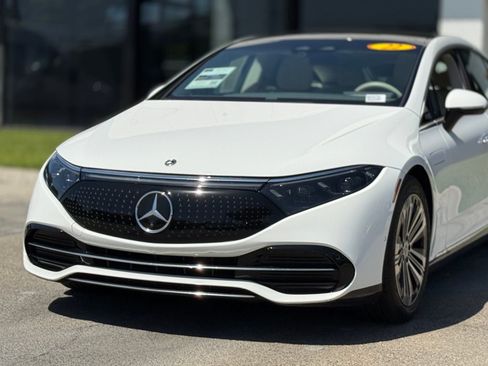 Used 2022 Mercedes-Benz EQS 450+ Sedan image 3