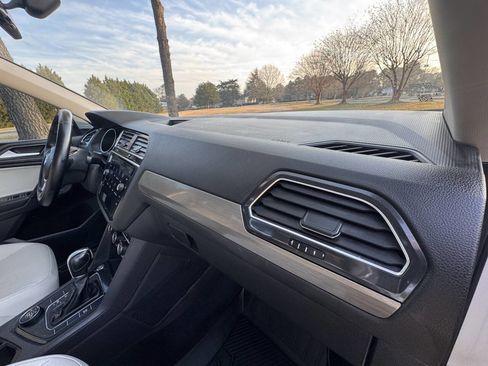 Used 2019 Volkswagen Tiguan SE w/ Panoramic Sunroof Package image 24