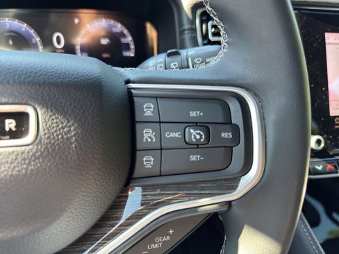 Used 2022 Jeep Wagoneer Series II AWD/4WD image 26