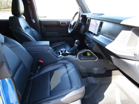 Used 2025 Ford Bronco Badlands image 20