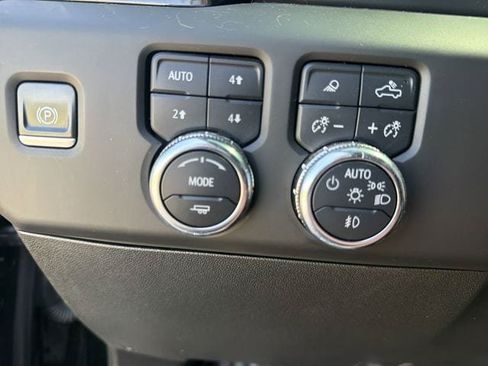 Used 2024 GMC Sierra 2500 AT4 w/ AT4 Preferred Package AWD/4WD image 37