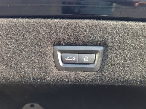 Used 2025 BMW 740i xDrive AWD/4WD image 15