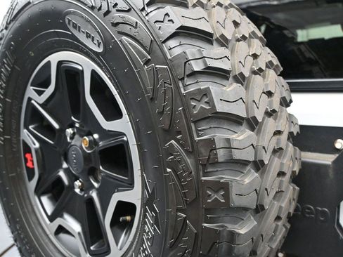 Used 2017 Jeep Wrangler Unlimited Rubicon AWD/4WD image 13