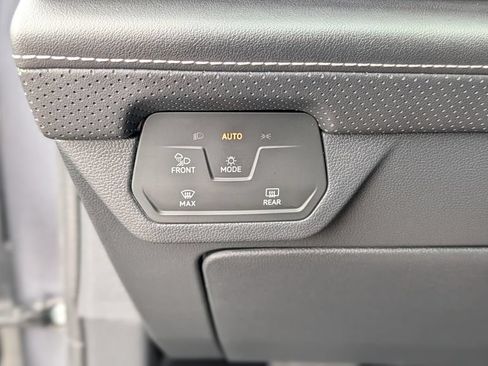 Used 2024 Volkswagen Atlas SE AWD/4WD image 40