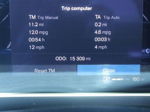 Used 2025 Volvo XC40 B5 Core image 28