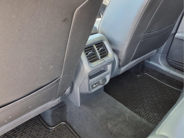 Used 2022 Volkswagen Tiguan SE AWD/4WD image 10