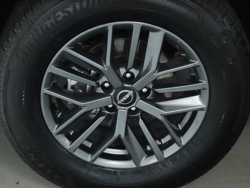 Used 2024 Nissan Rogue S image 37