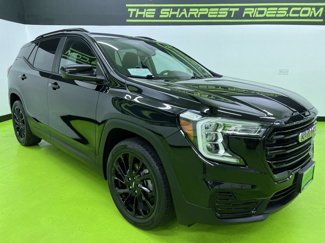 Used 2024 GMC Terrain SLE w/ Driver Convenience Package FWD image 2