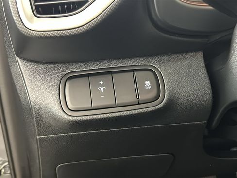 Used 2026 Hyundai Venue SEL FWD image 22