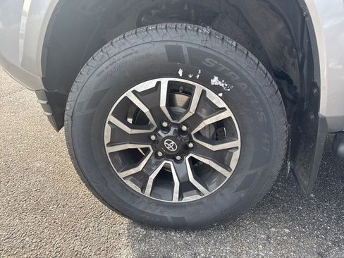 Used 2020 Toyota Tacoma TRD Sport image 33