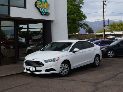 Used 2014 Ford Fusion S image 2