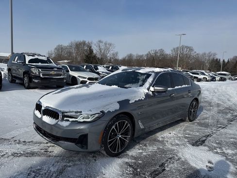 Used 2023 BMW 530e xDrive w/ Premium Package image 3