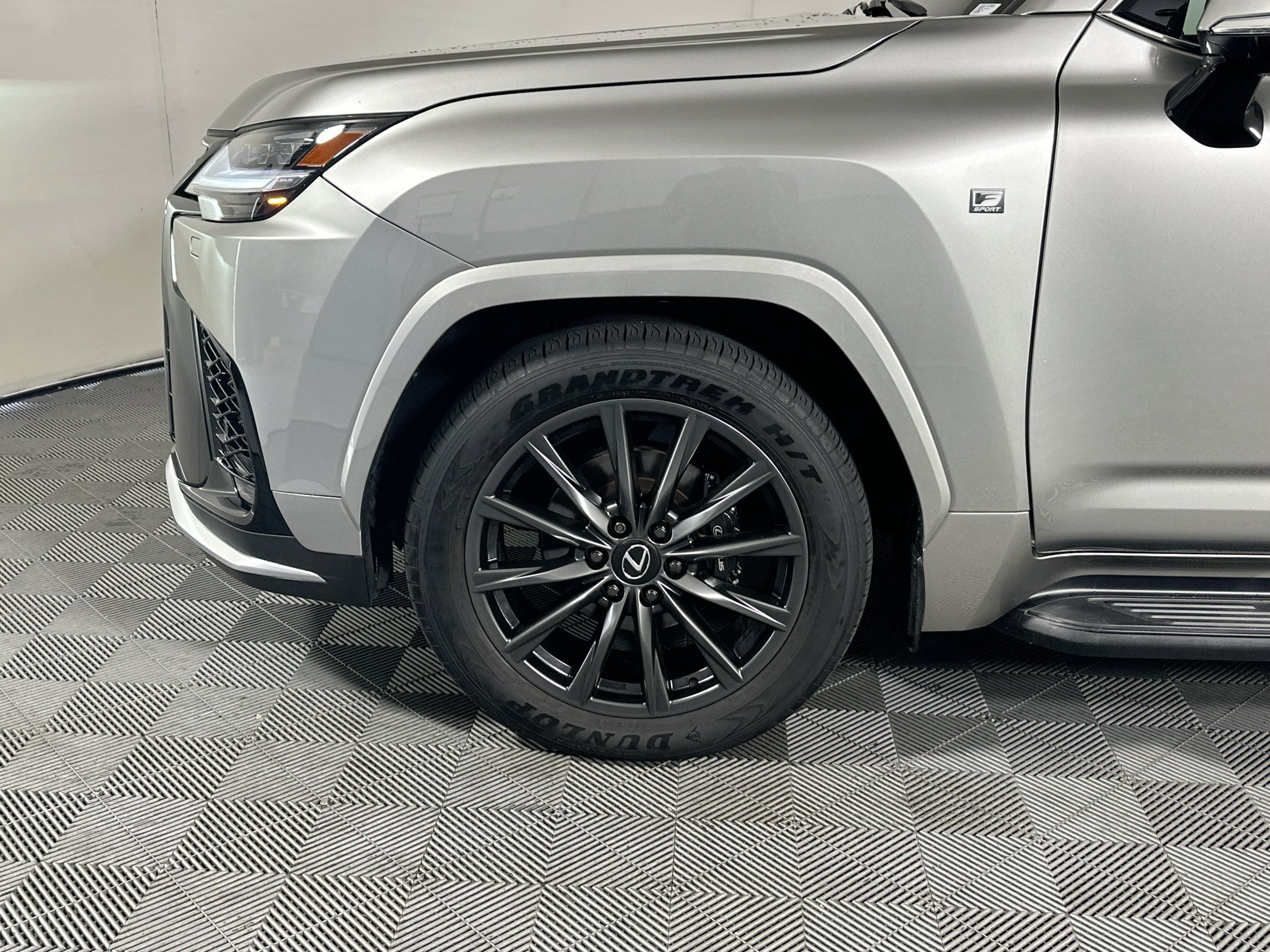 Used 2025 Lexus LX 600 F Sport w/ Accessory Package (Z1) AWD/4WD image 11