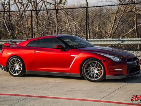 Used 2015 Nissan GT-R Premium image 42