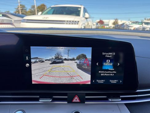 Used 2025 Hyundai Elantra Limited image 14