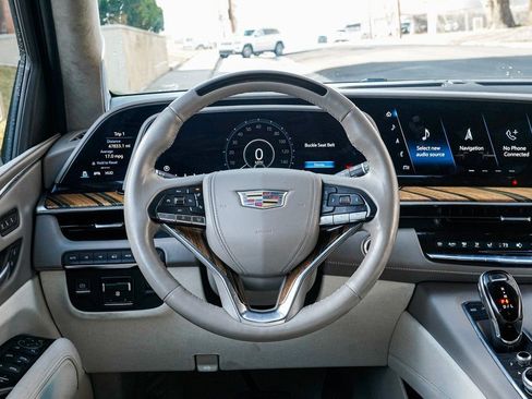 Used 2023 Cadillac Escalade ESV Premium Luxury Platinum image 11