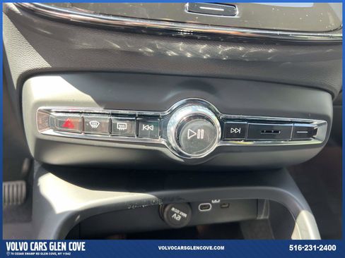 Used 2025 Volvo XC40 B5 Ultra w/ Climate Package image 30
