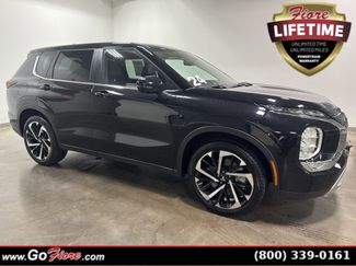 Used 2024 Mitsubishi Outlander SE image 1