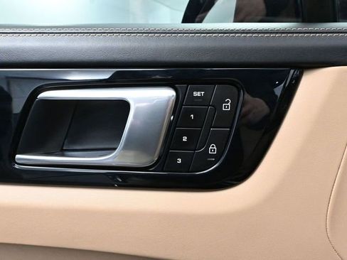 Used 2022 Porsche Cayenne Base image 20