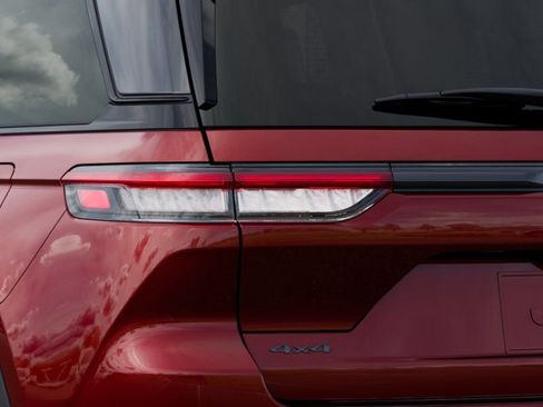 New 2025 Jeep Grand Cherokee Limited image 9