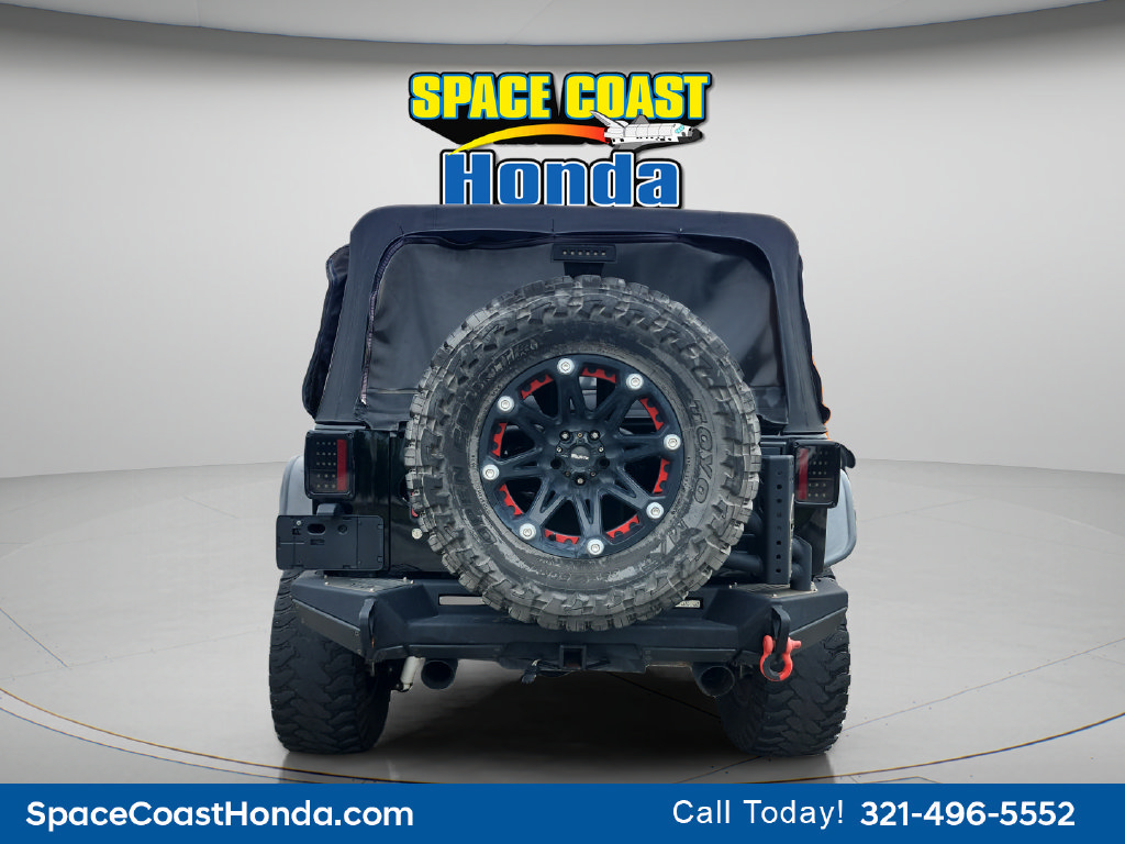 Used 2013 Jeep Wrangler Unlimited Sahara w/ Connectivity Group AWD/4WD image 4