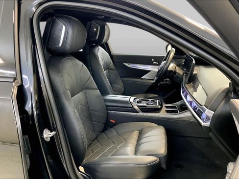 Used 2024 BMW i7 M70 AWD/4WD image 8