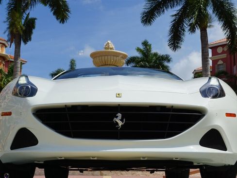 Used 2017 Ferrari California T RWD image 26