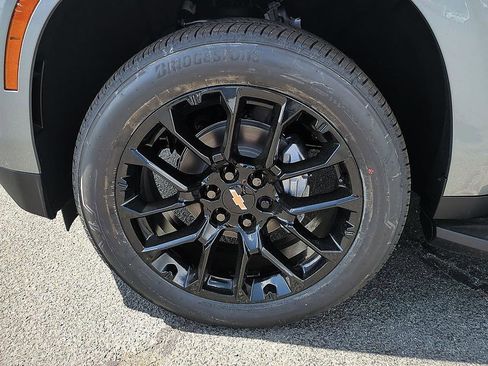 New 2026 Chevrolet Suburban Premier w/ Sun And Tow Package AWD/4WD image 10