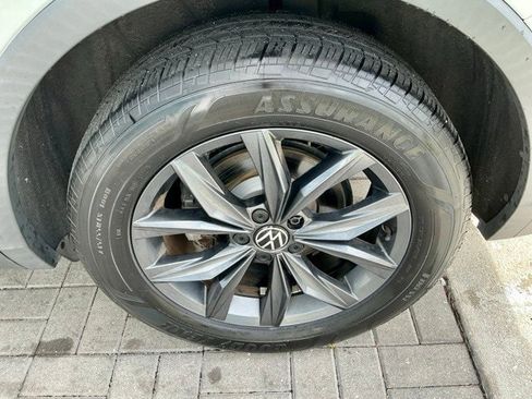 Used 2023 Volkswagen Tiguan SE image 14