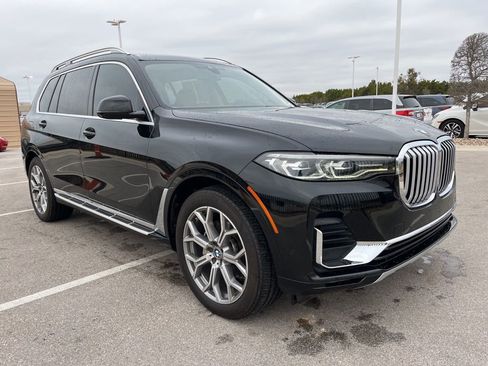 Used 2022 BMW X7 xDrive40i w/ Parking Assistance Package image 3