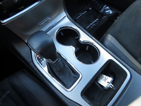 Used 2020 Jeep Grand Cherokee Altitude image 24