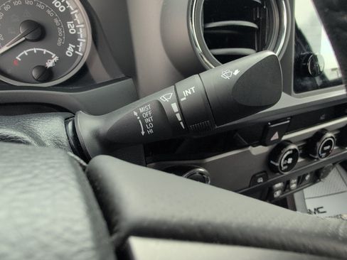 Used 2018 Toyota Tacoma TRD Sport RWD image 21