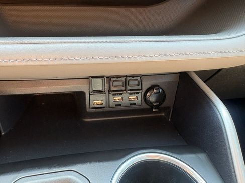 Used 2020 Toyota Highlander XLE FWD image 17