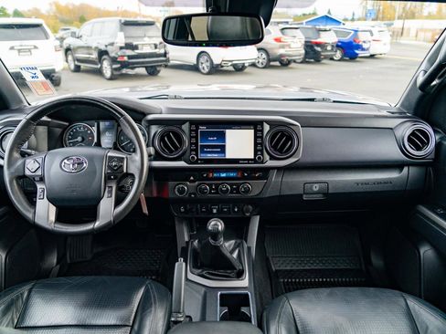 Used 2020 Toyota Tacoma TRD Off-Road image 19