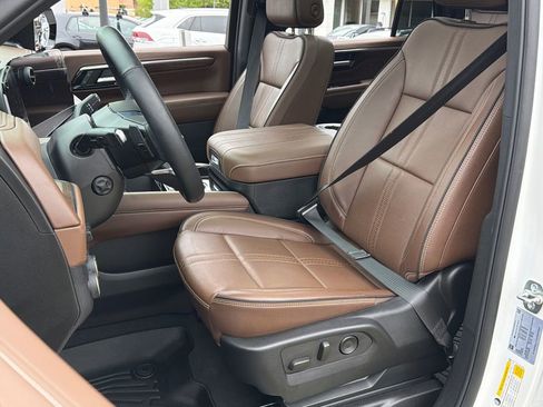 Used 2025 Chevrolet Tahoe High Country w/ Sun And Tow Package AWD/4WD image 15