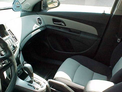 Used 2013 Chevrolet Cruze LS FWD image 19