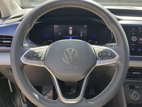 Certified 2022 Volkswagen Taos SE FWD image 28
