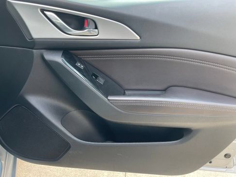 Used 2018 MAZDA MAZDA3 Touring FWD image 25