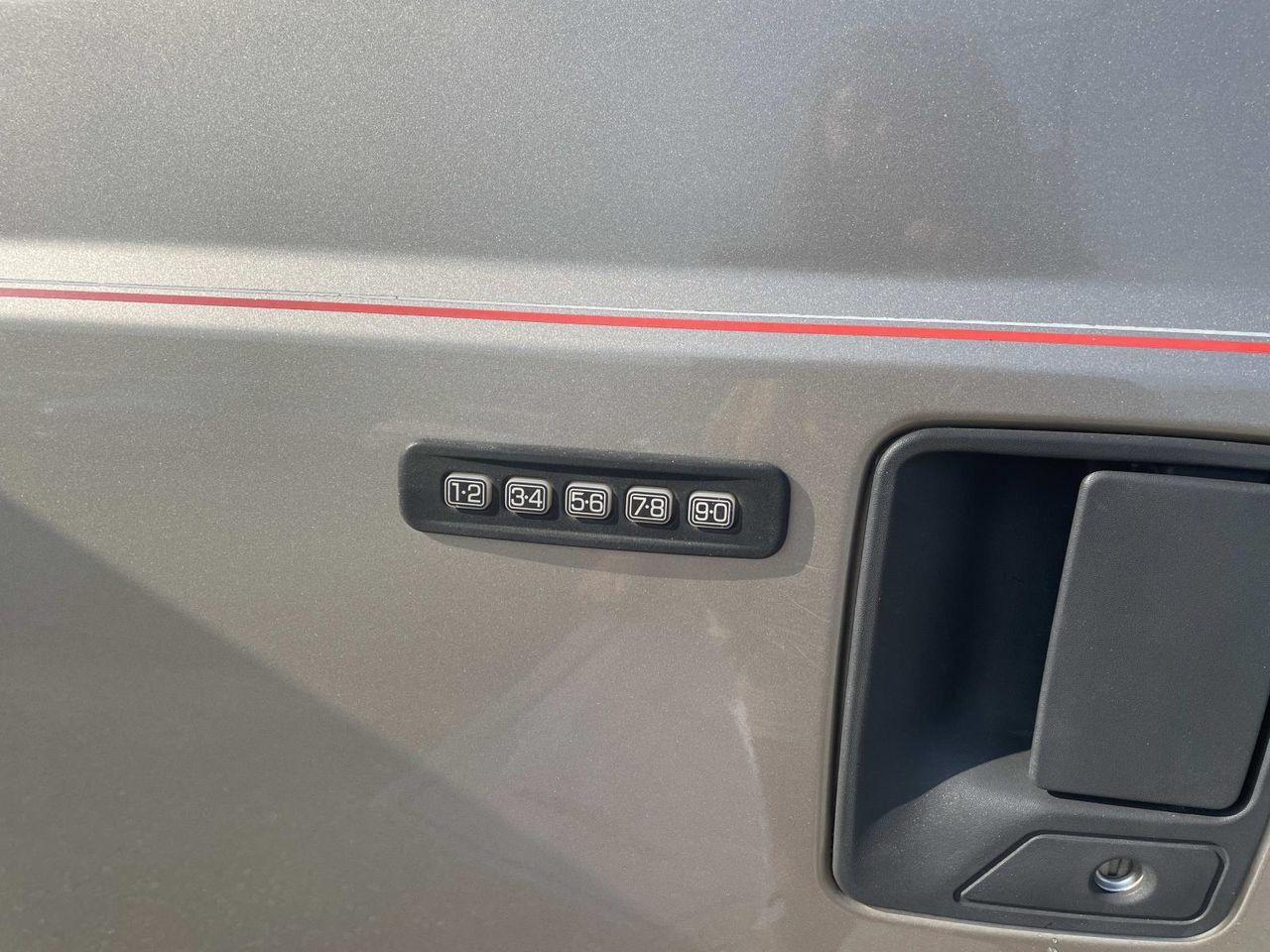 Used 2005 Ford F350 Lariat AWD/4WD image 14