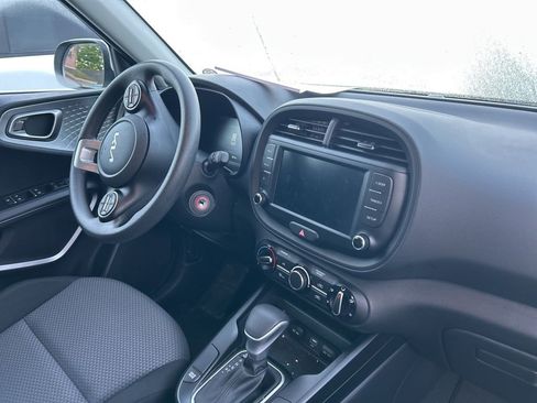 Used 2024 Kia Soul LX w/ Option Group 015 FWD image 9