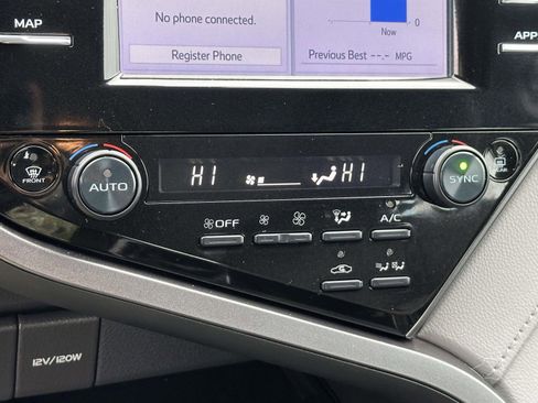 Used 2019 Toyota Camry LE image 11