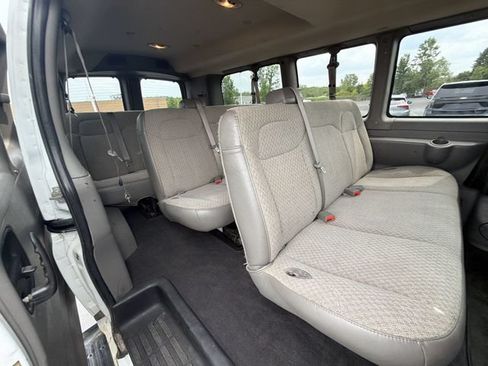 Used 2017 Chevrolet Express 3500 LT w/ LT Preferred Equipment Group RWD image 22