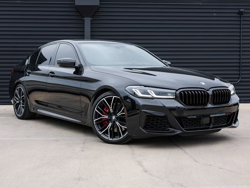 Used 2022 BMW M550i xDrive w/ Executive Package image 9