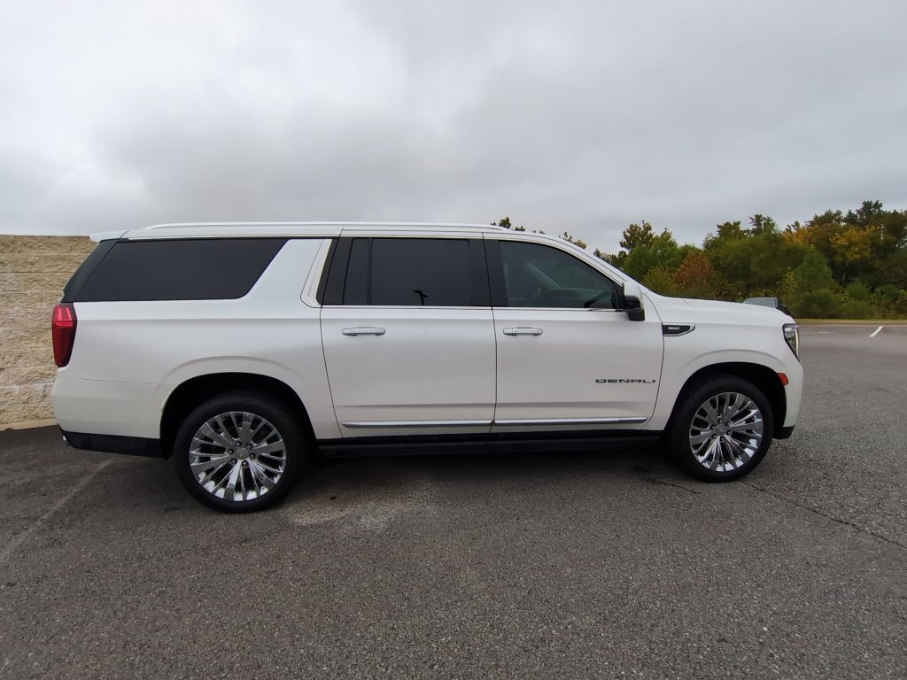Used 2021 GMC Yukon XL Denali w/ Denali Premium Package RWD image 3