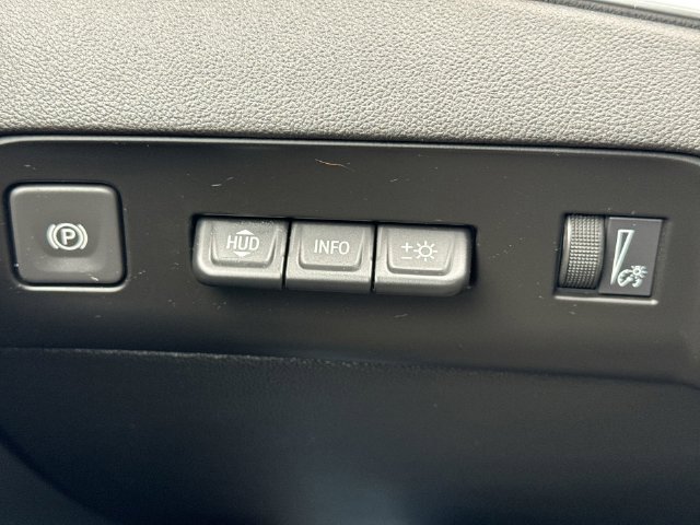 Used 2022 Buick Enclave Avenir w/ Avenir Technology Package AWD/4WD image 17