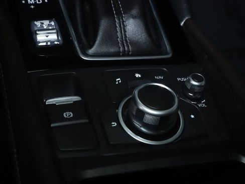 Used 2018 MAZDA MAZDA3 Touring FWD image 28