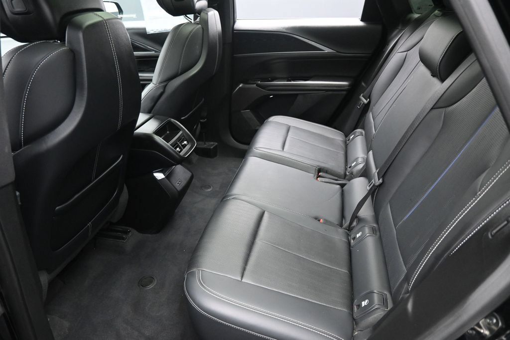 Used 2024 Cadillac Lyriq Luxury RWD image 32