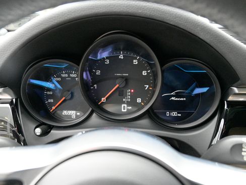 Used 2020 Porsche Macan image 23